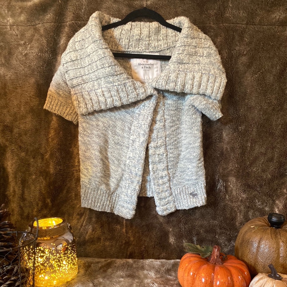 Abercrombie & Fitch Gray Short Sleeved Cardigan